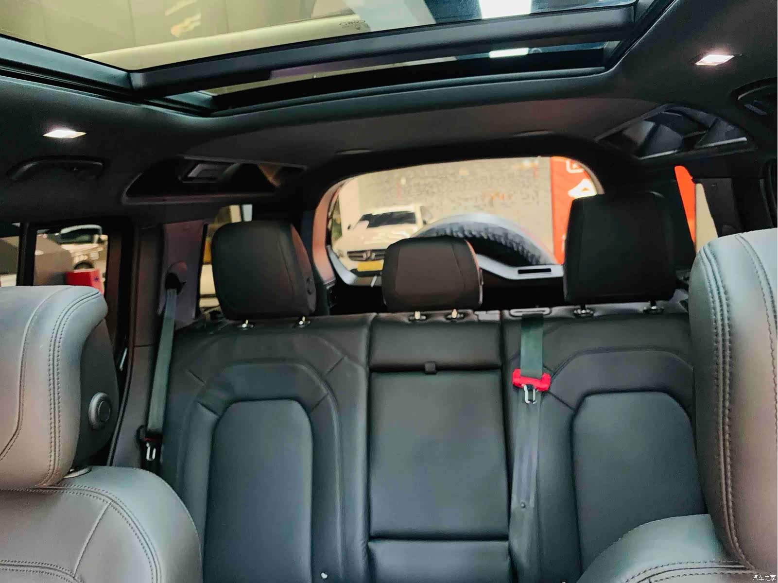 Land Rover Defender, 2023 15