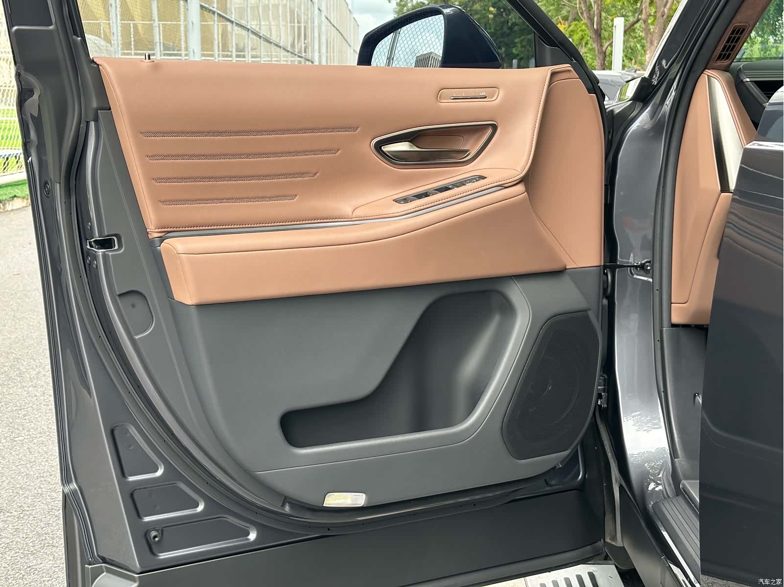 Toyota Century, 2024 29