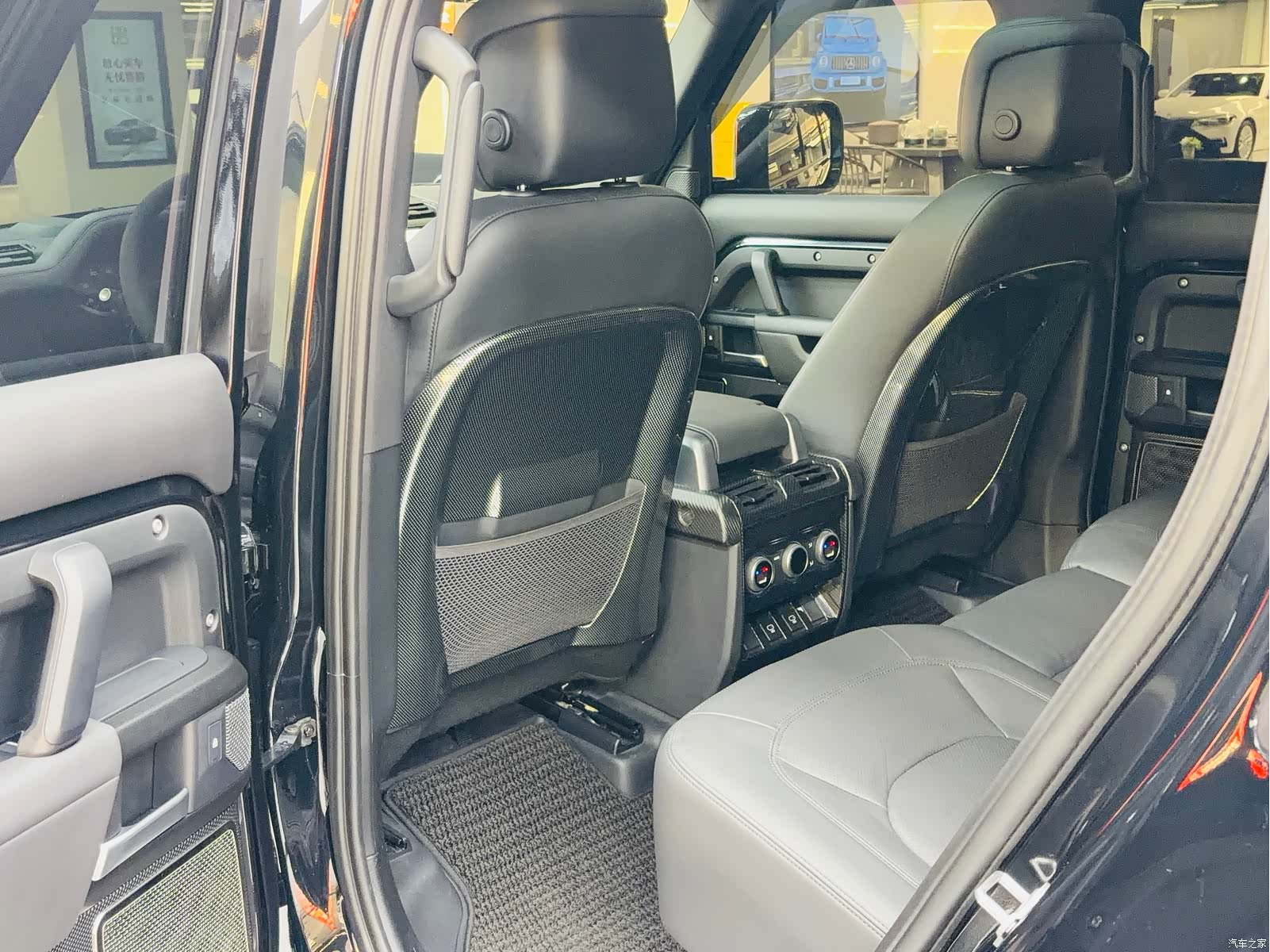 Land Rover Defender, 2023 7