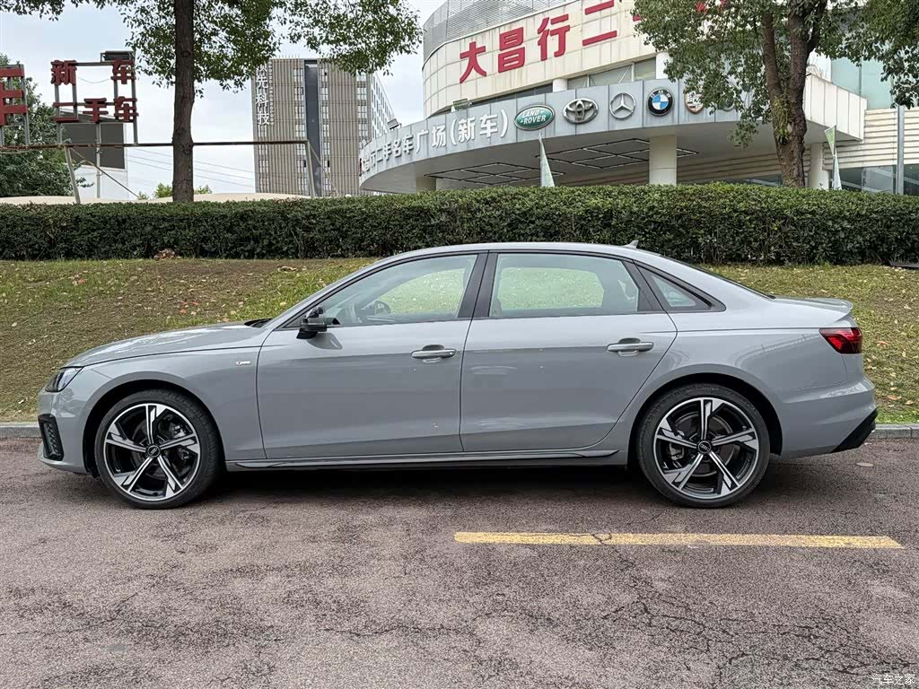 Audi A4L, 2025 3