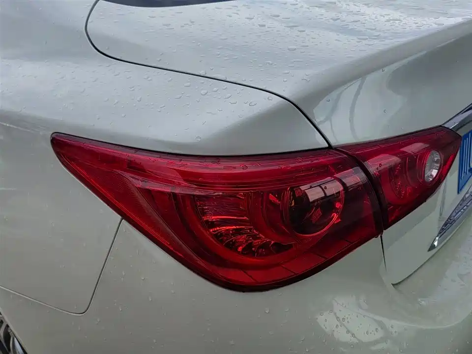 Infiniti Q50L