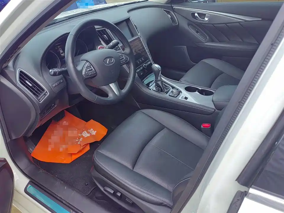 Infiniti Q50L