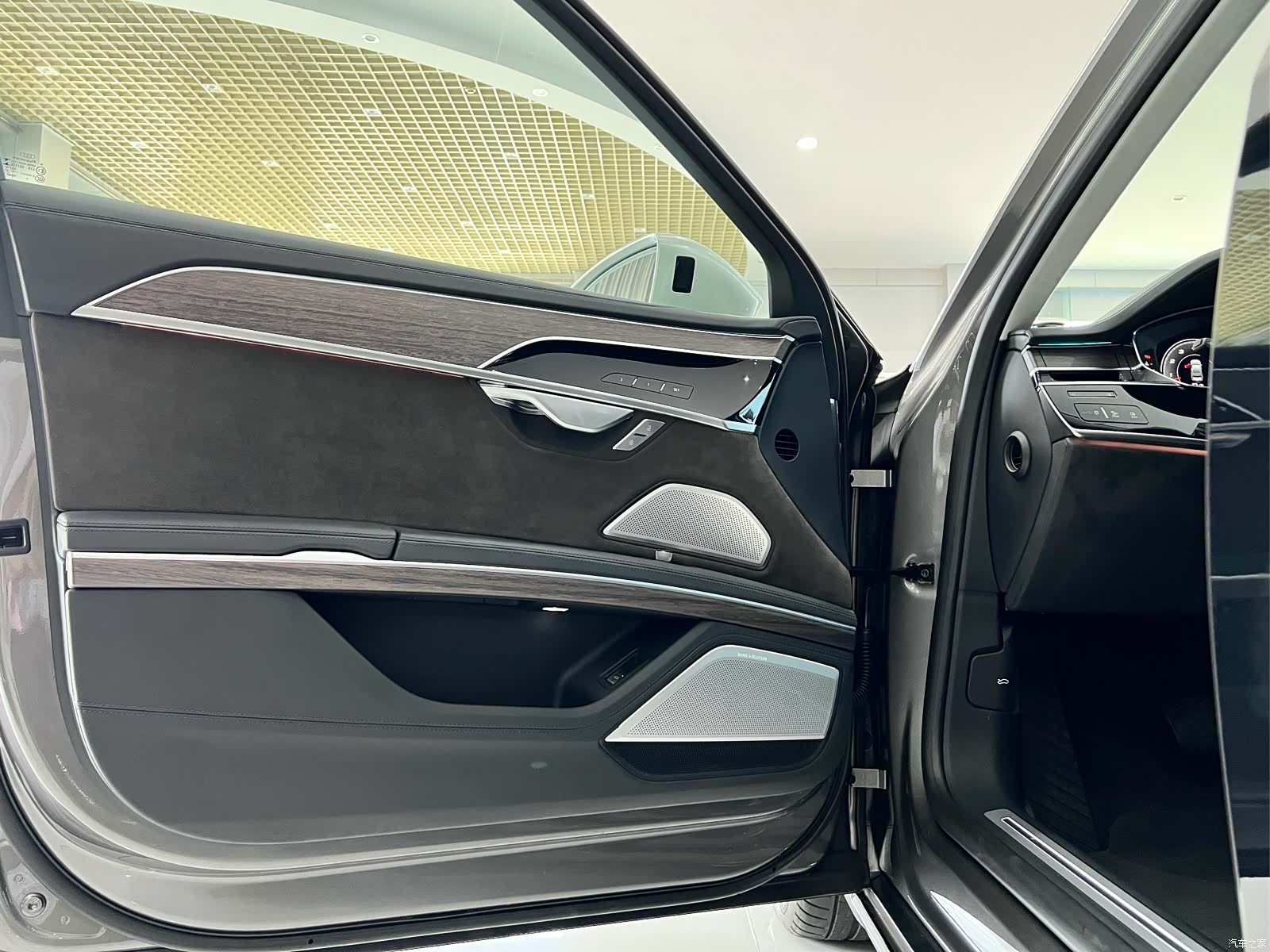Audi A8L, 2021 28