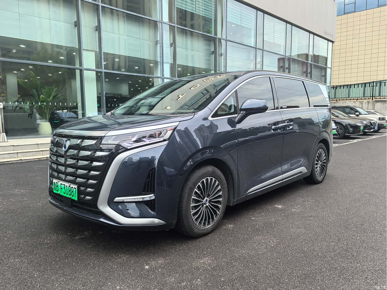 Denza D9, 2023 1