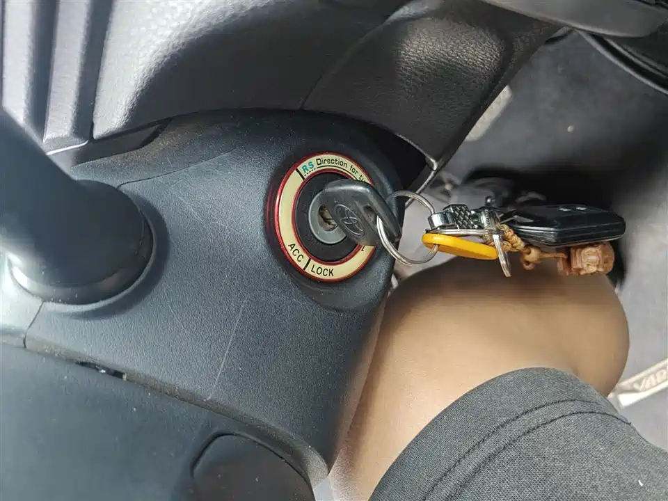 Toyota YARiS L to enjoy