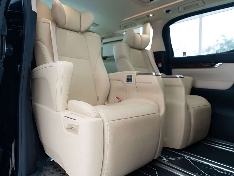 Toyota Alphard 2022, фото 10