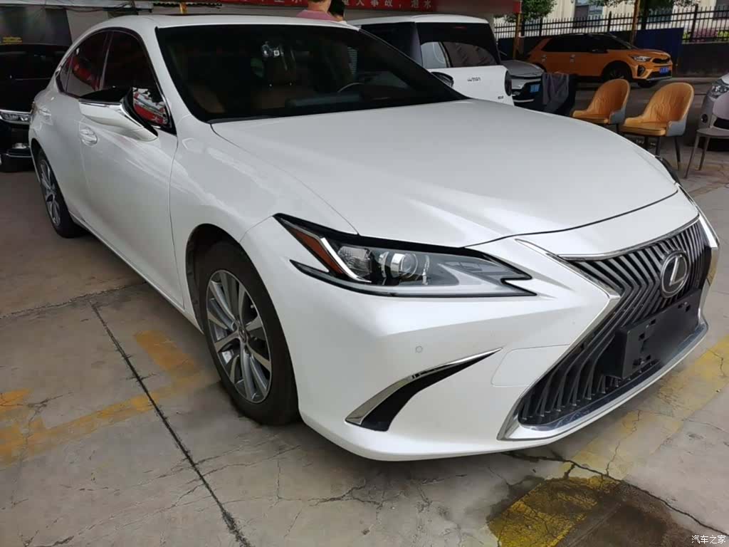 Lexus ES, 2019 4