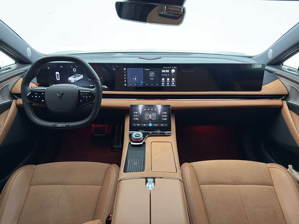 VOYAH Lantu chasing light