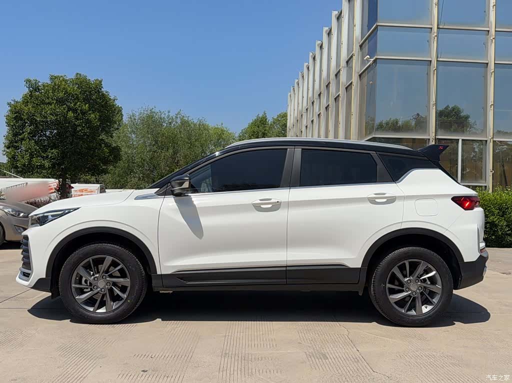 Geely Coolray, 2025 13