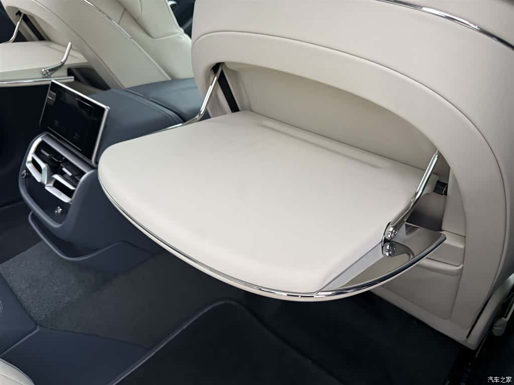 Bentley Flying Spur, 2025 38