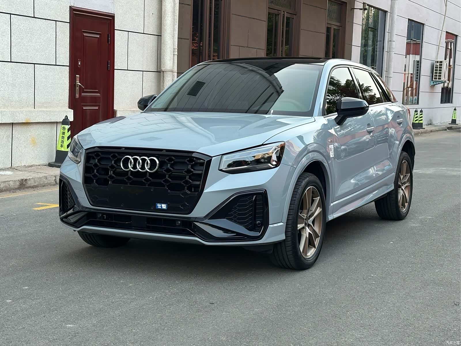 Audi Q2L, 2023 1