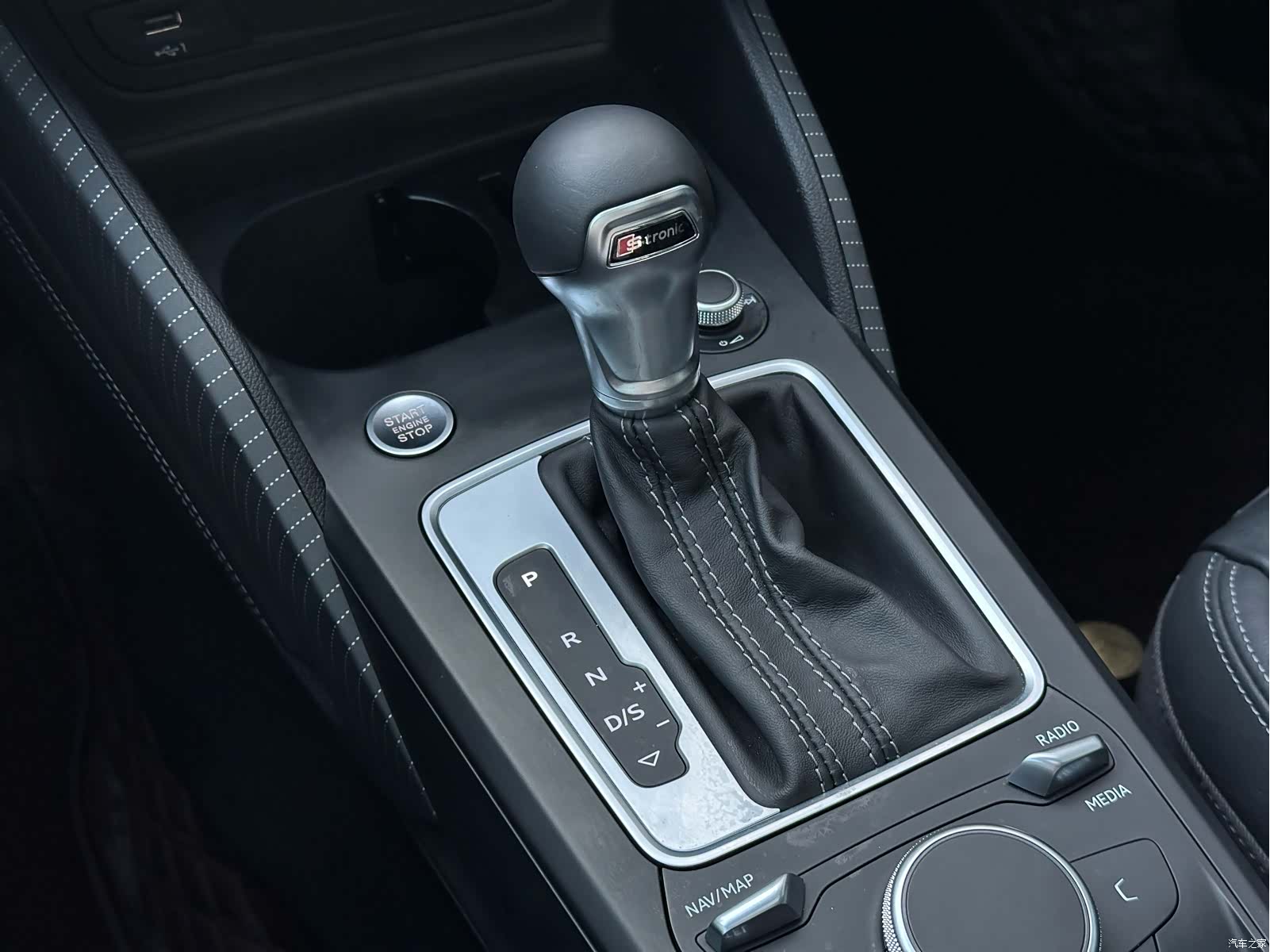 Audi Q2L, 2023 13