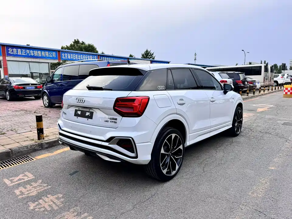 Audi Q2L