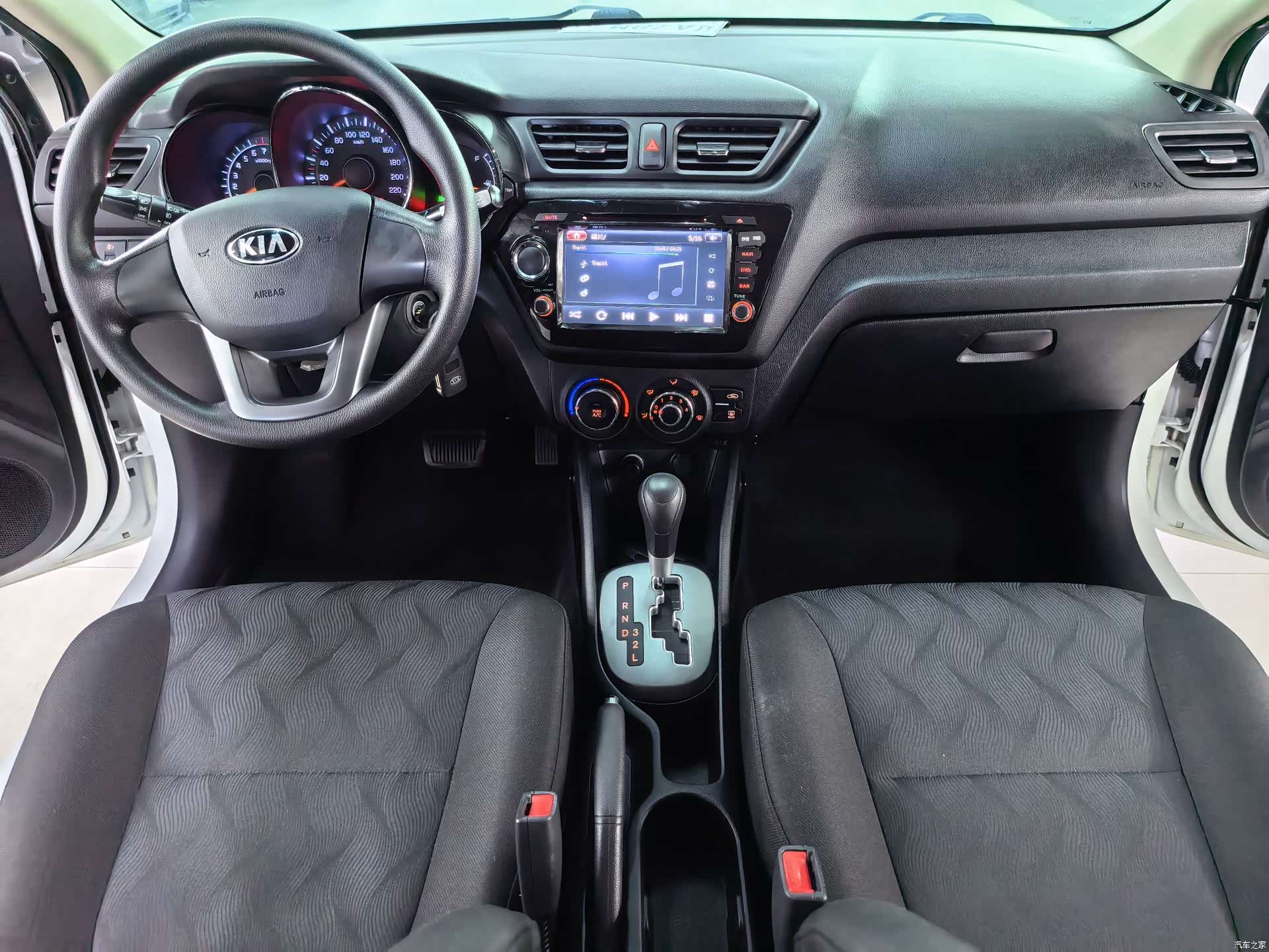 Kia K2, 2014 8
