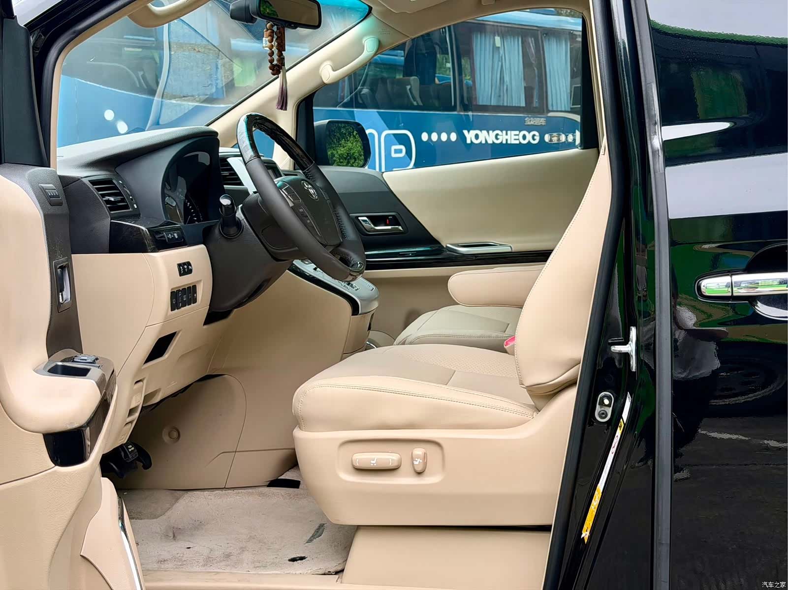 Toyota Alphard, 2012 16