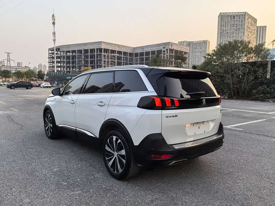 Peugeot 5008
