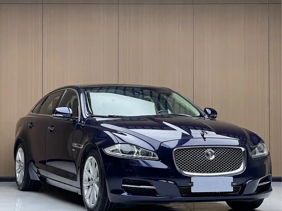 Jaguar XJ