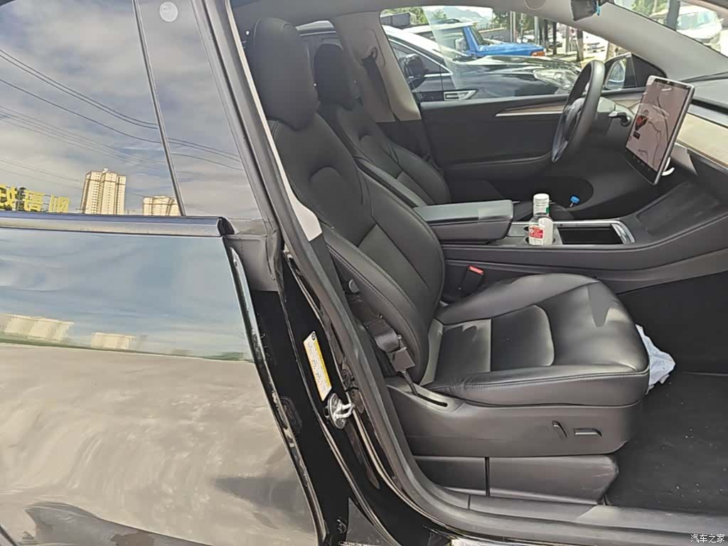Tesla Model Y, 2022 25