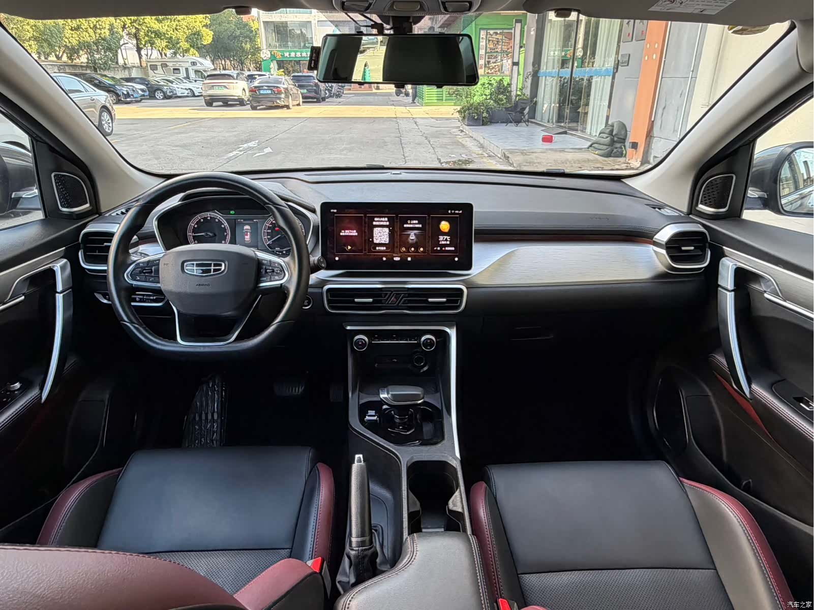 Geely Coolray, 2022 15
