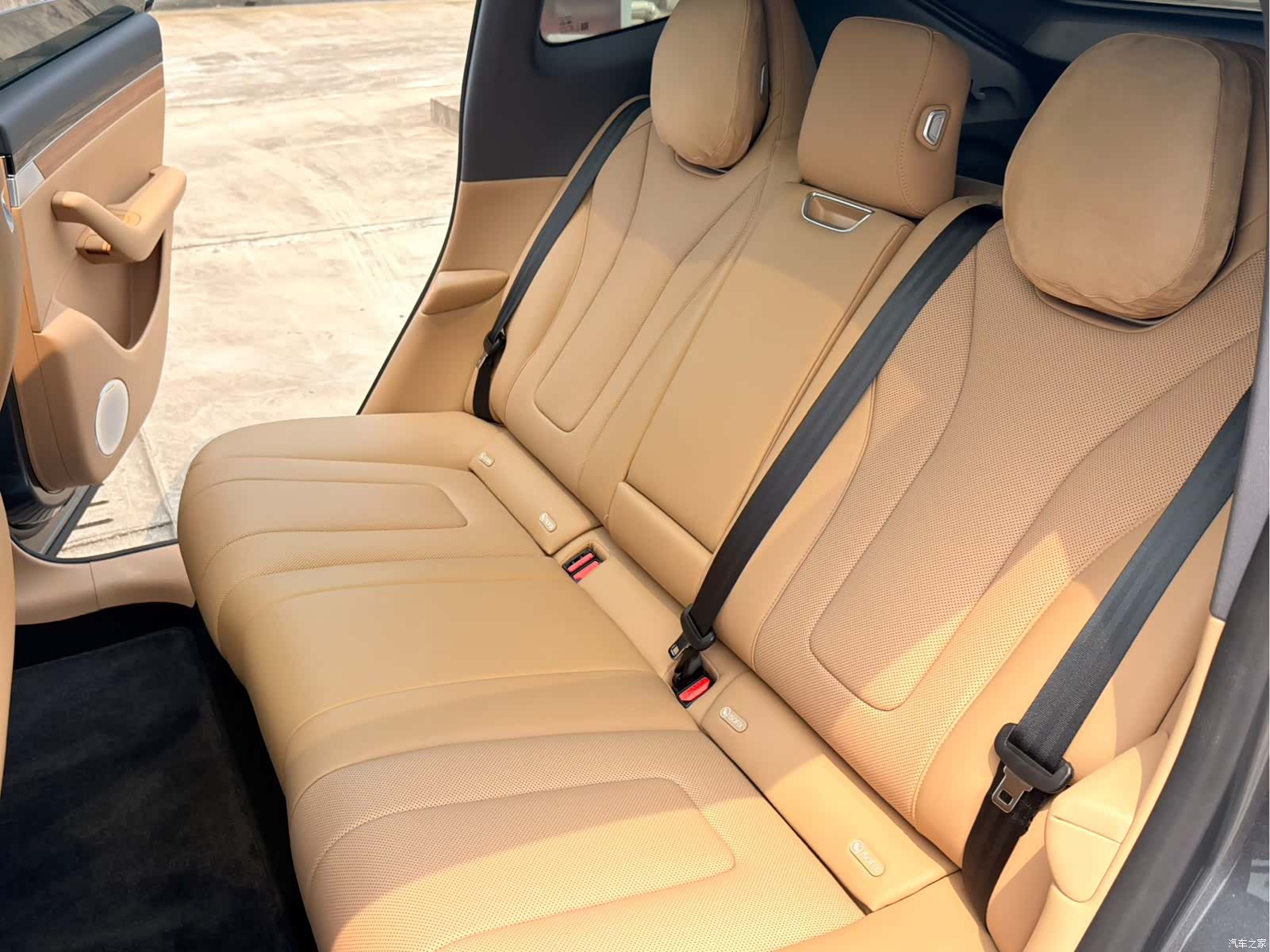 Luxeed R7, 2025 все фото
