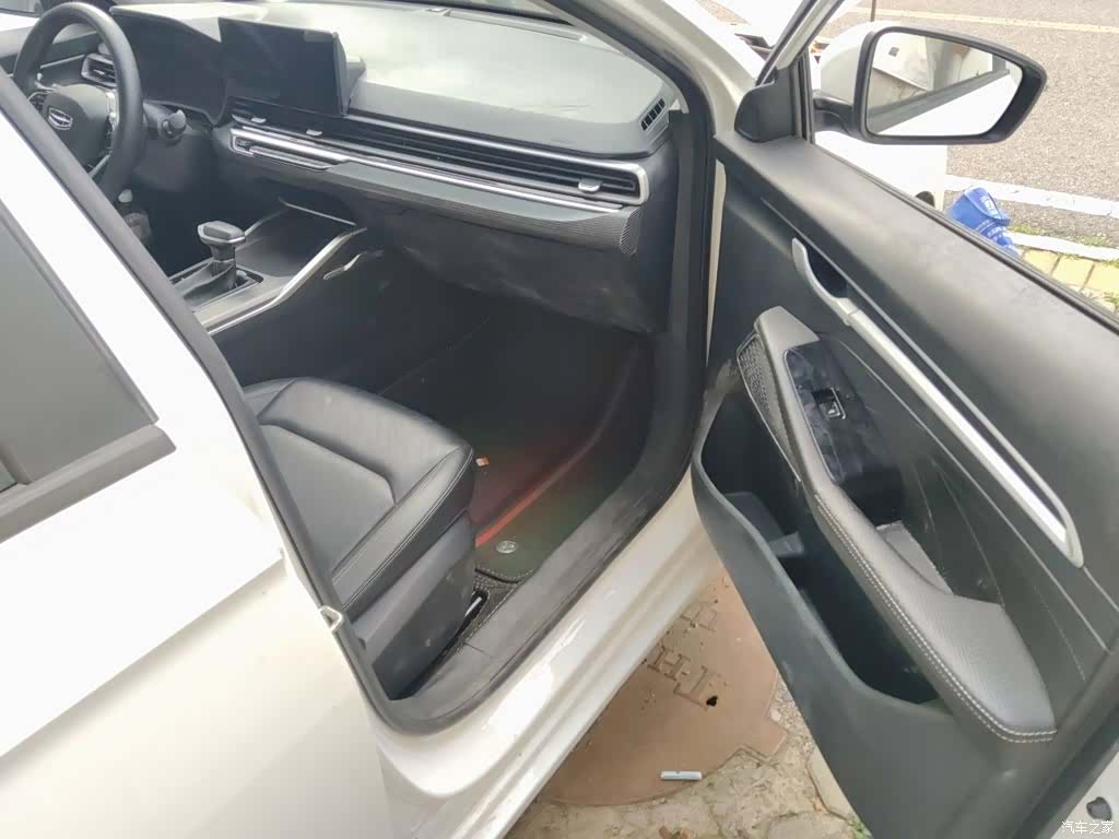 Geely Emgrand, 2023 22