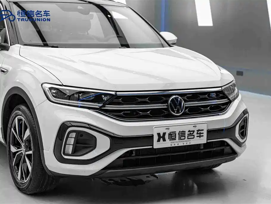 Volkswagen T-ROC exploring Songs