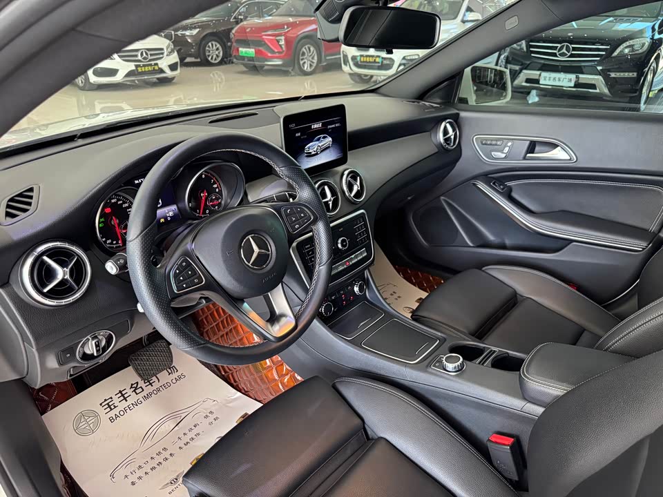 Mercedes-Benz CLA Mercedes-Benz CLA