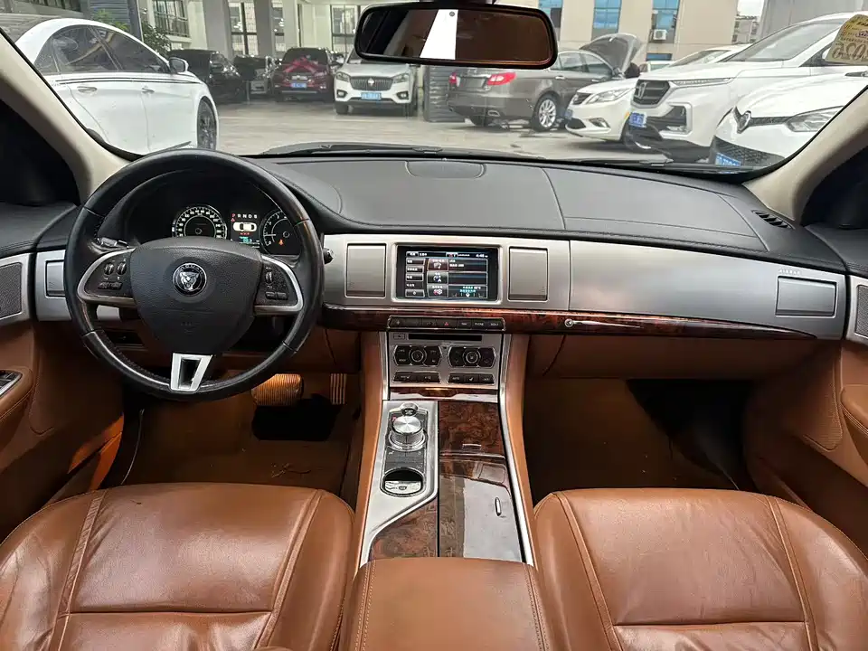 Jaguar XF