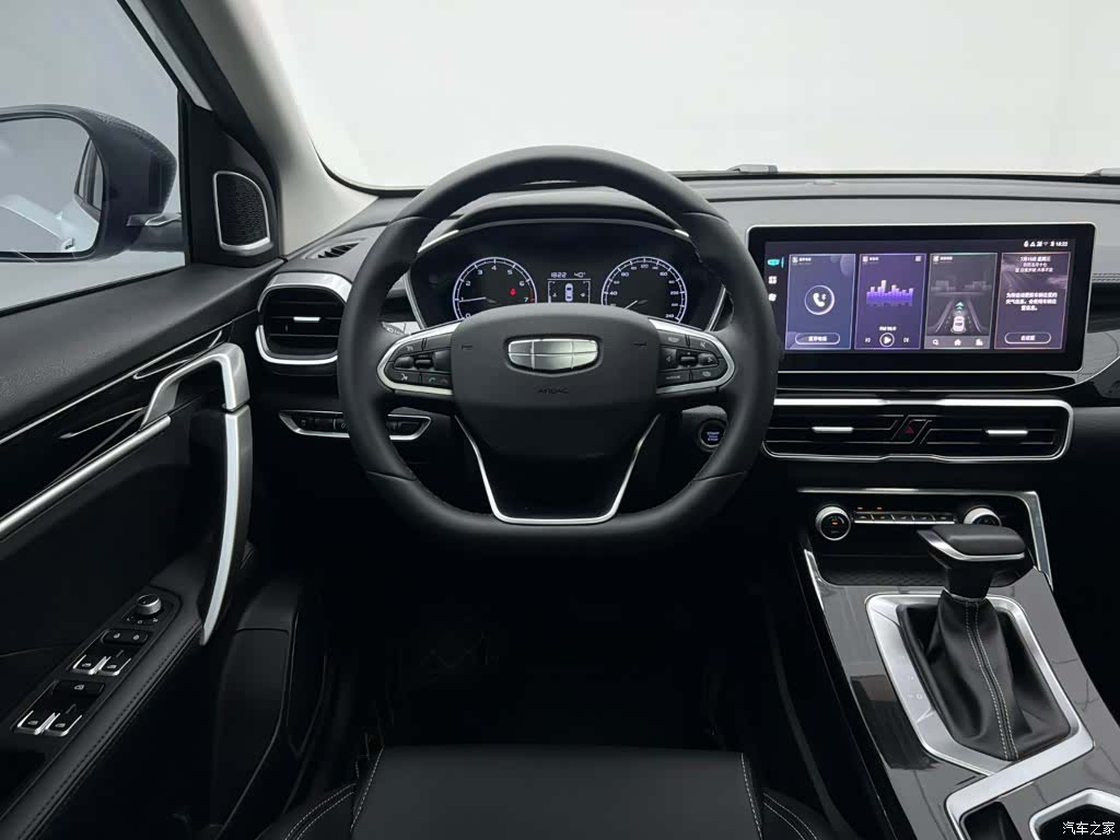 Geely Coolray, 2025 13