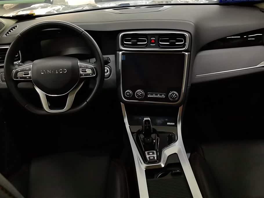 Lynk & Co 01