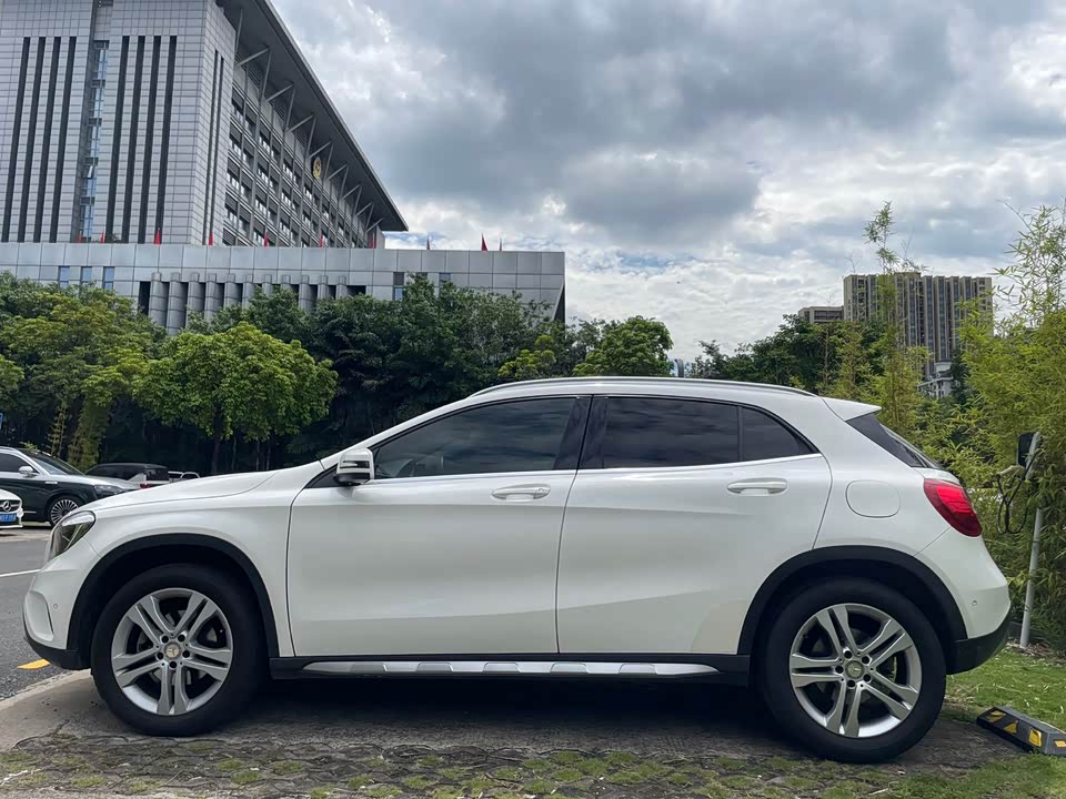Mercedes-Benz GLA
