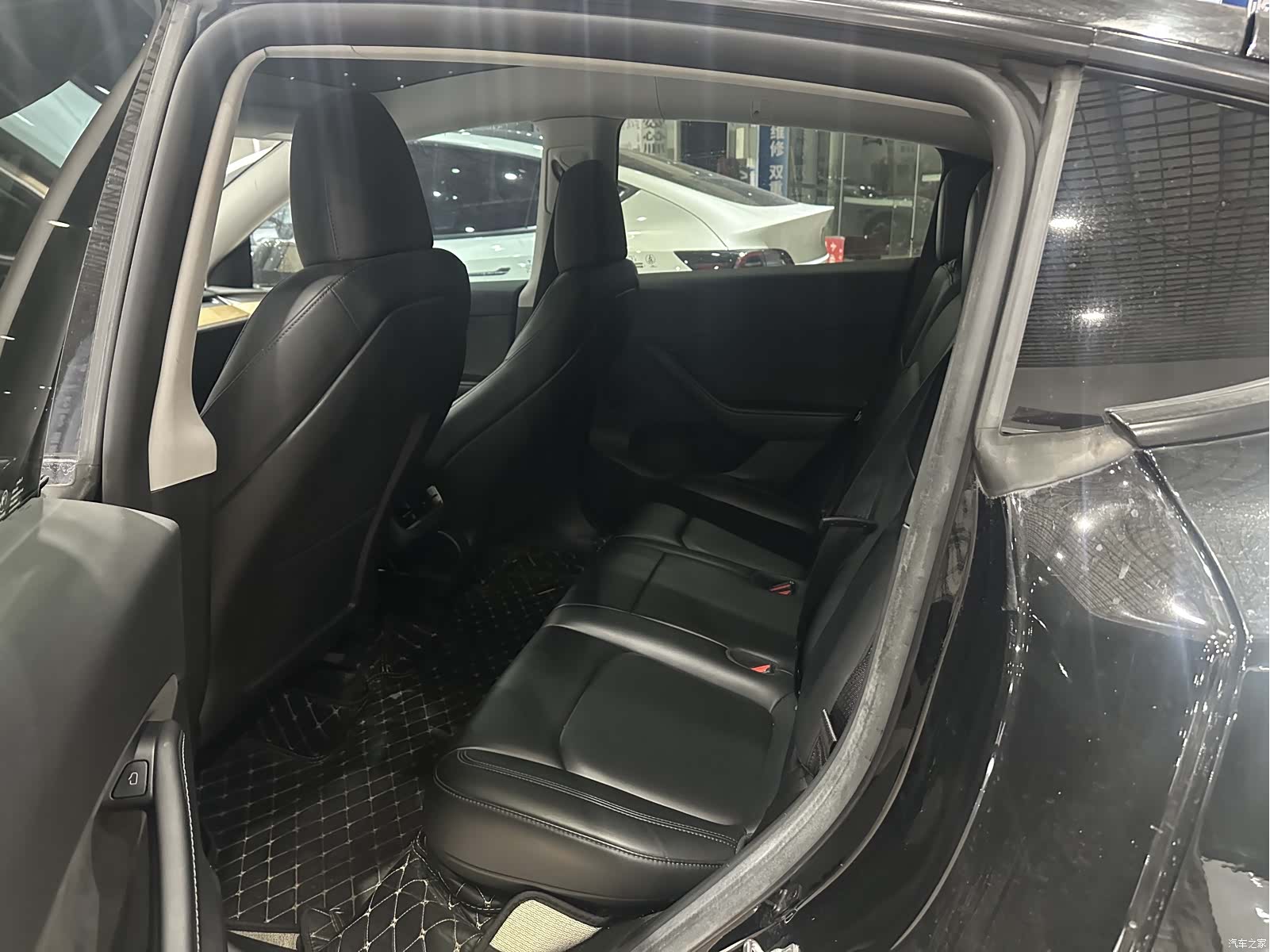 Tesla Model Y, 2023 10