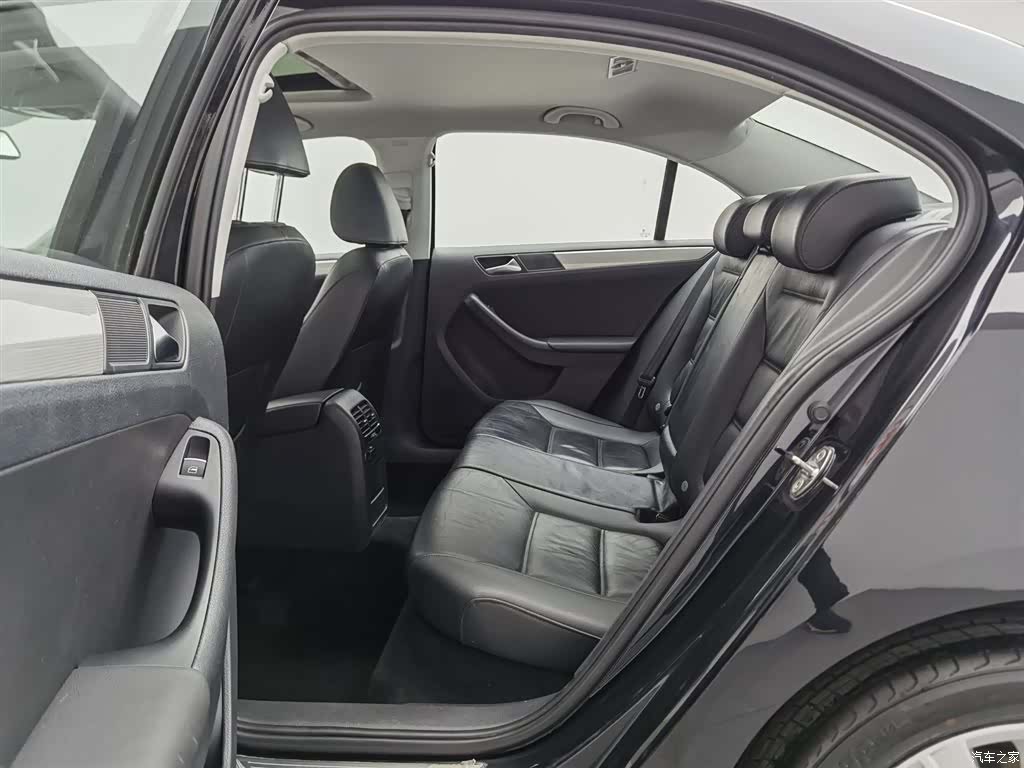 Volkswagen Sagitar, 2014 15
