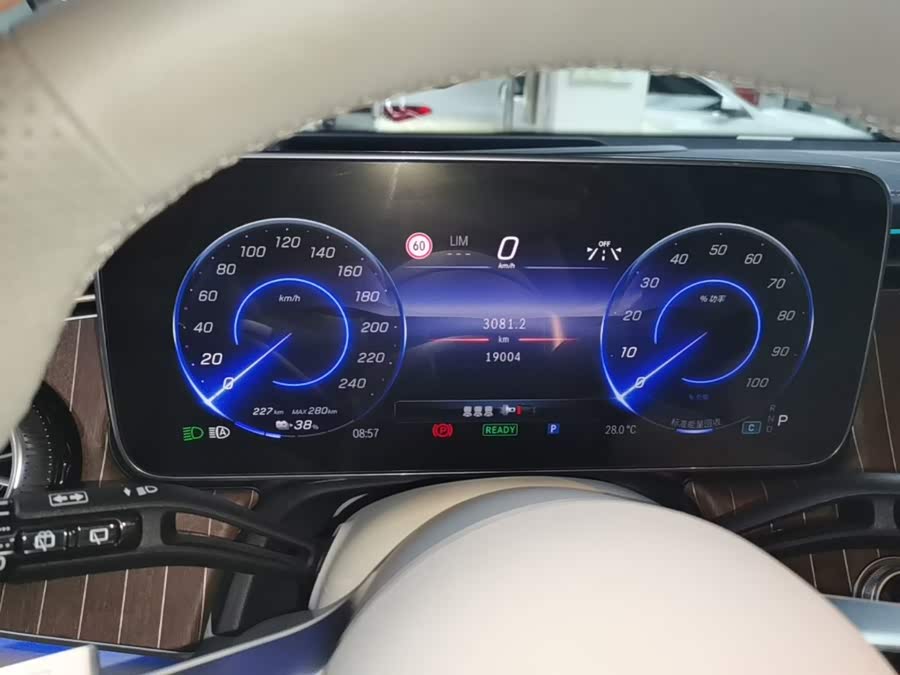 Mercedes-Benz EQE SUV 2024, фото 12