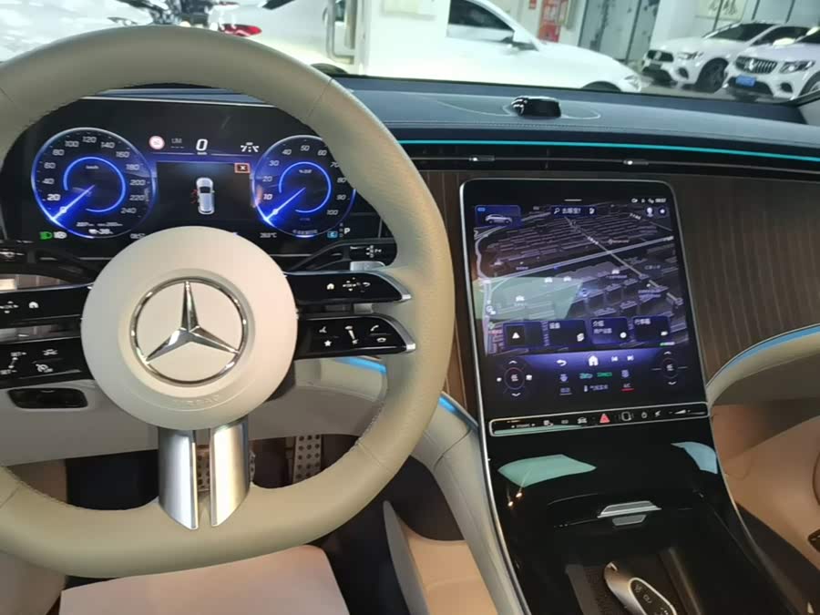 Mercedes-Benz EQE SUV 2024, фото 14