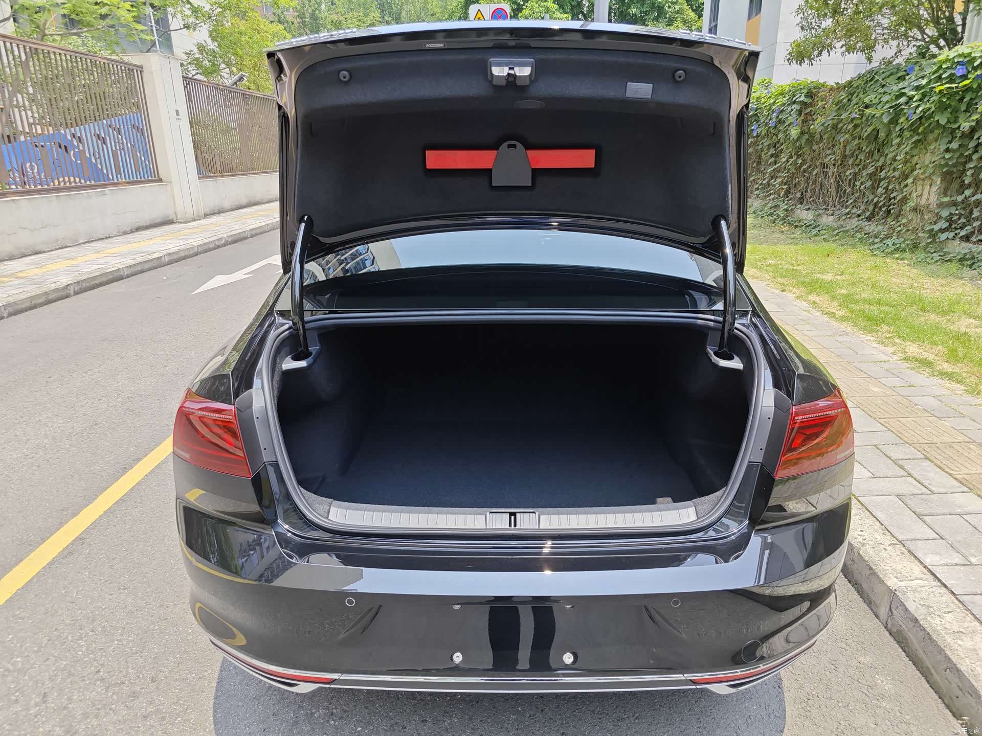 Volkswagen Magotan, 2025 11