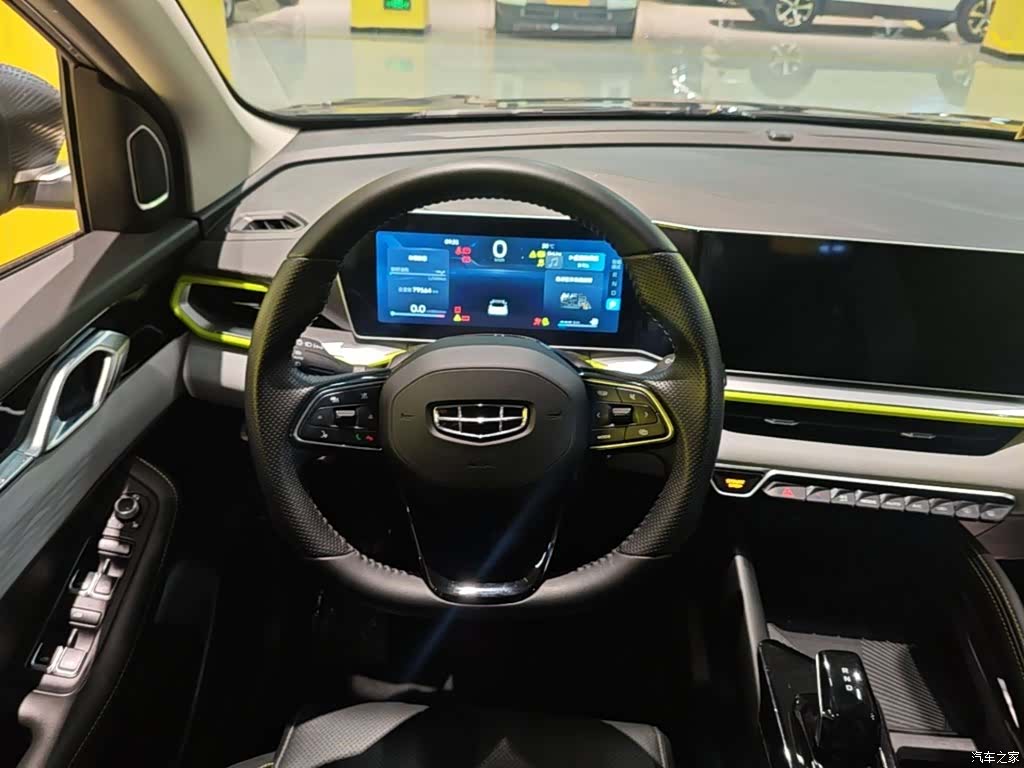Geely Coolray, 2022 11