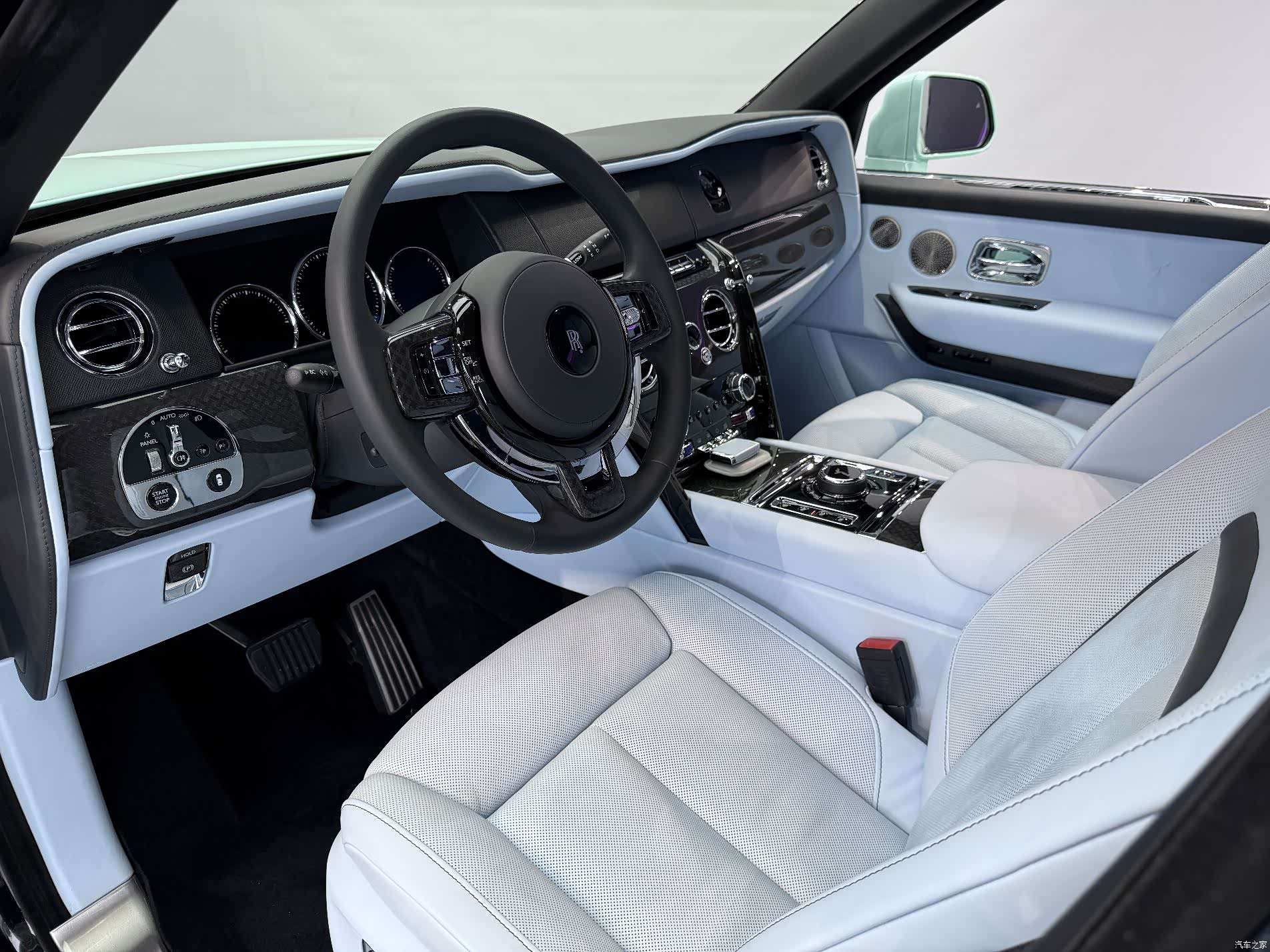 Rolls-Royce Cullinan, 2022 4