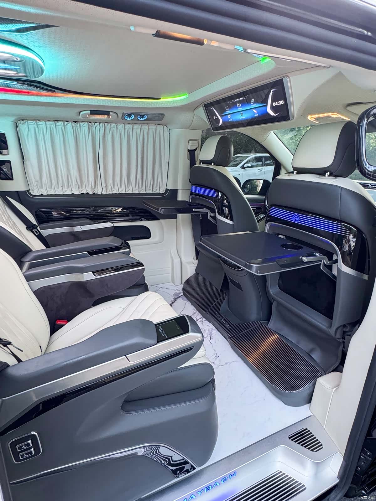 Mercedes-Benz 7, 2023 10