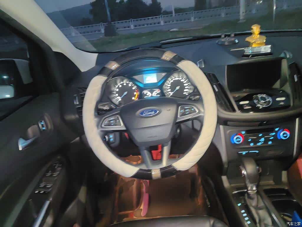 Ford Kuga, 2019 3
