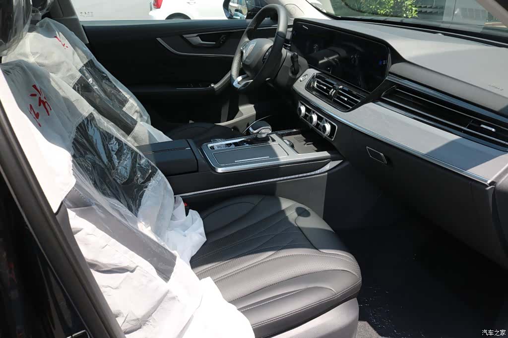 Hongqi HS5, 2026 12