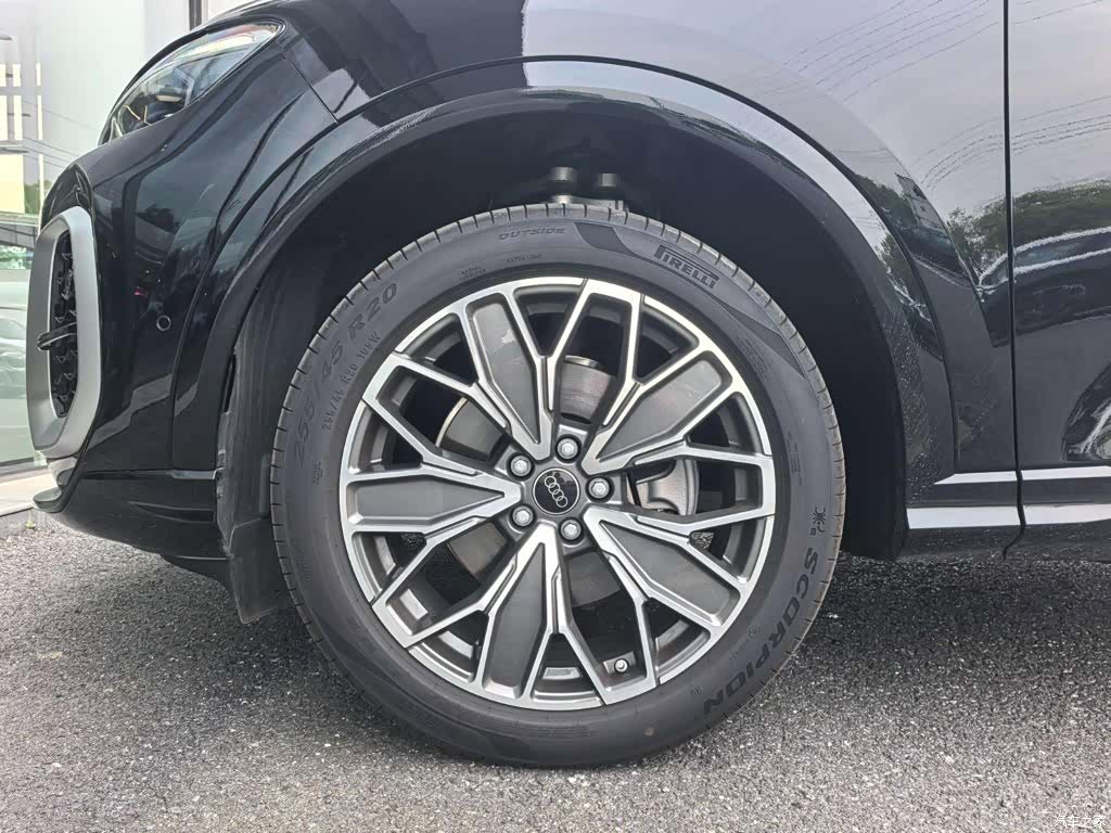 Audi Q5L, 2025 16
