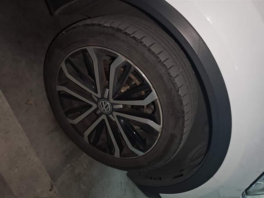 Volkswagen T-ROC exploring Songs