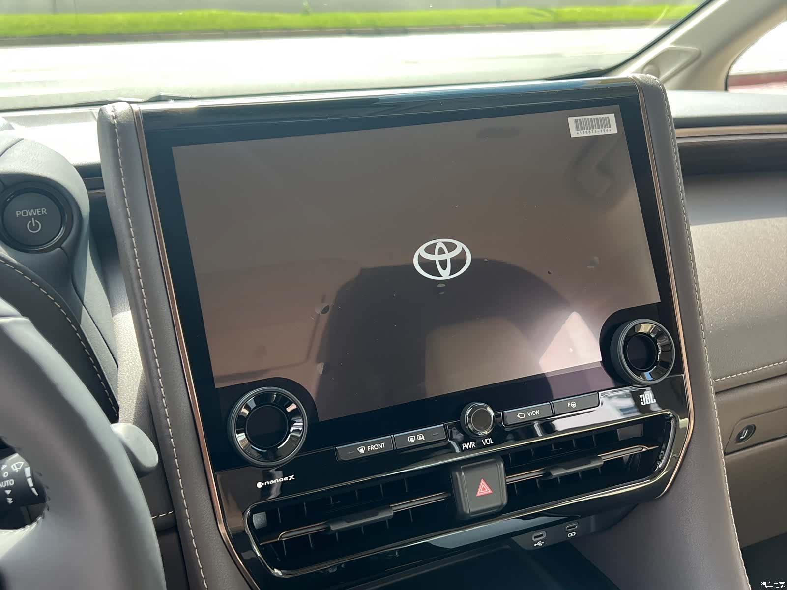 Toyota Alphard, 2024 13