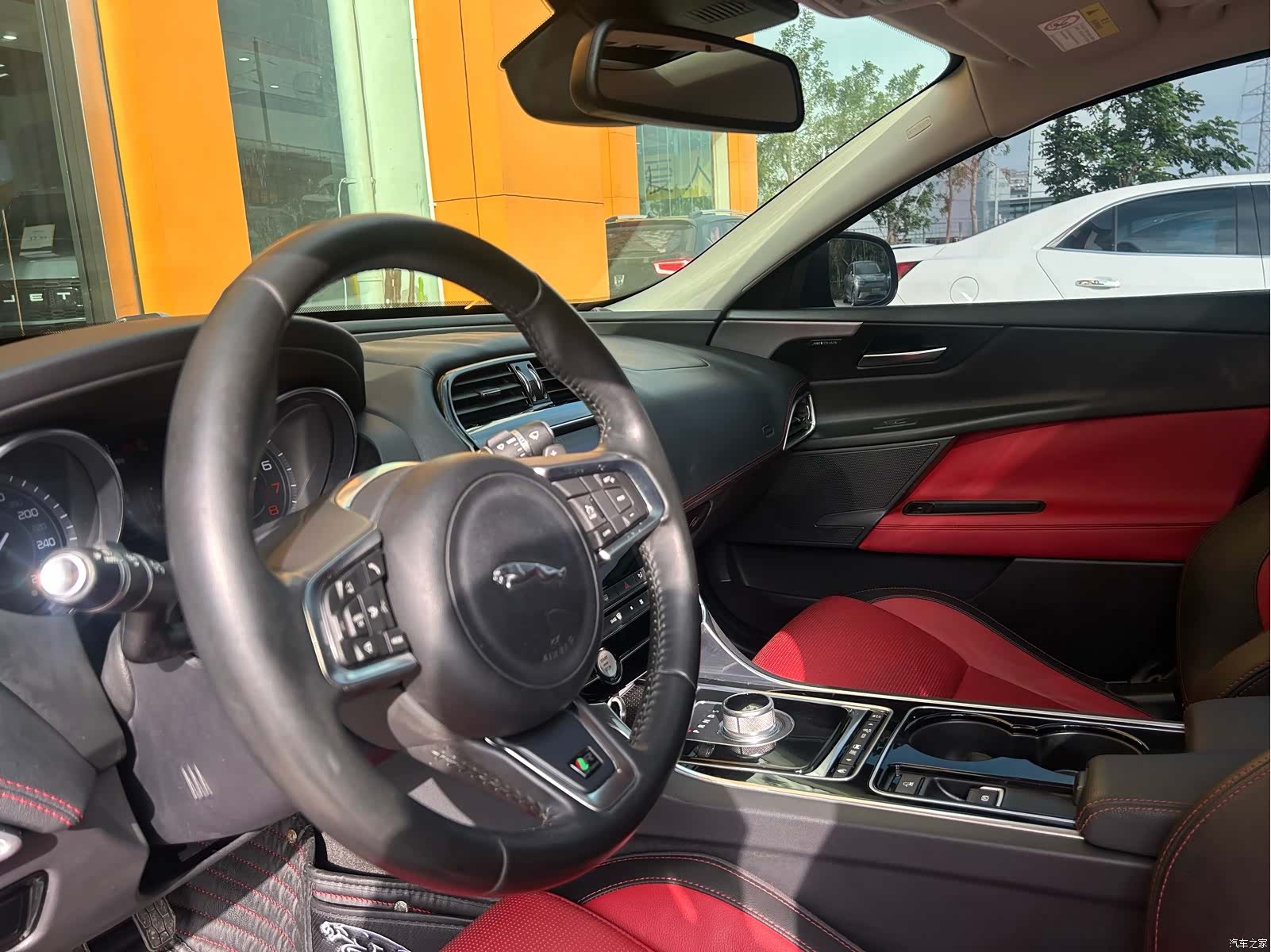 Jaguar XE, 2016 28