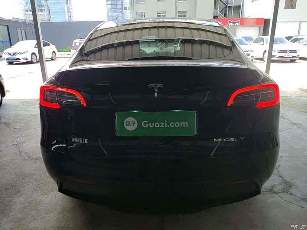 Tesla Model Y, 2023 4