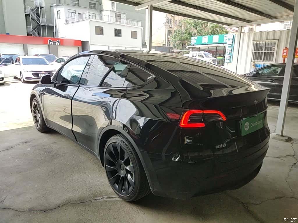 Tesla Model Y, 2023 23