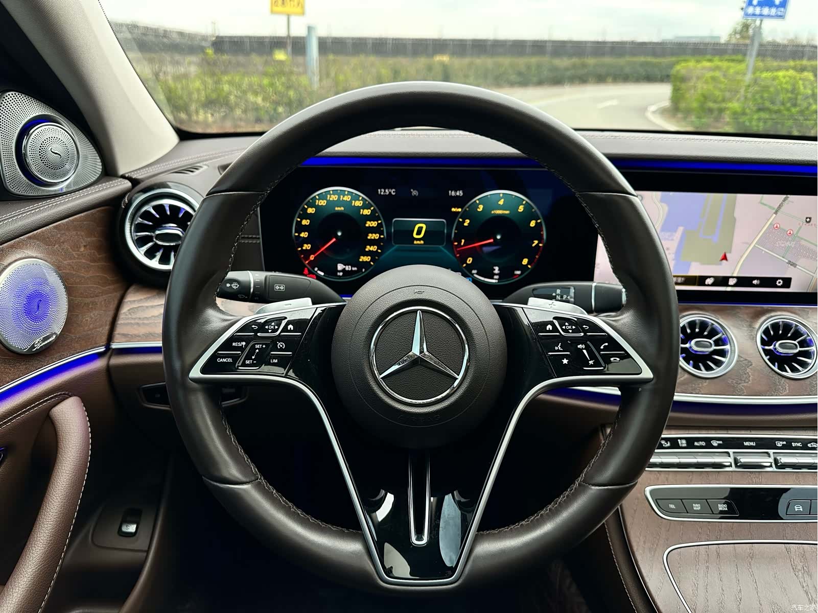 Mercedes-Benz E-Class, 2023 16