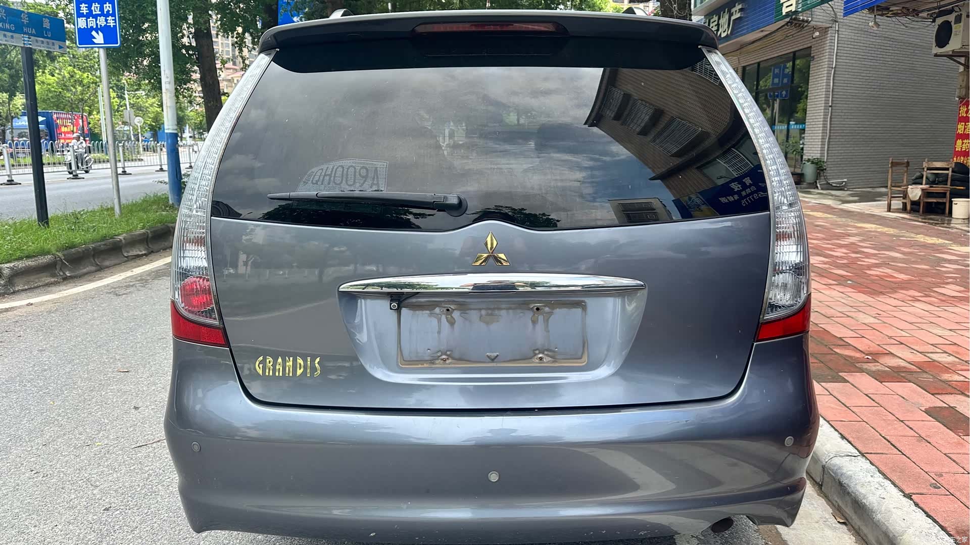 Mitsubishi 2.4, 2011 10