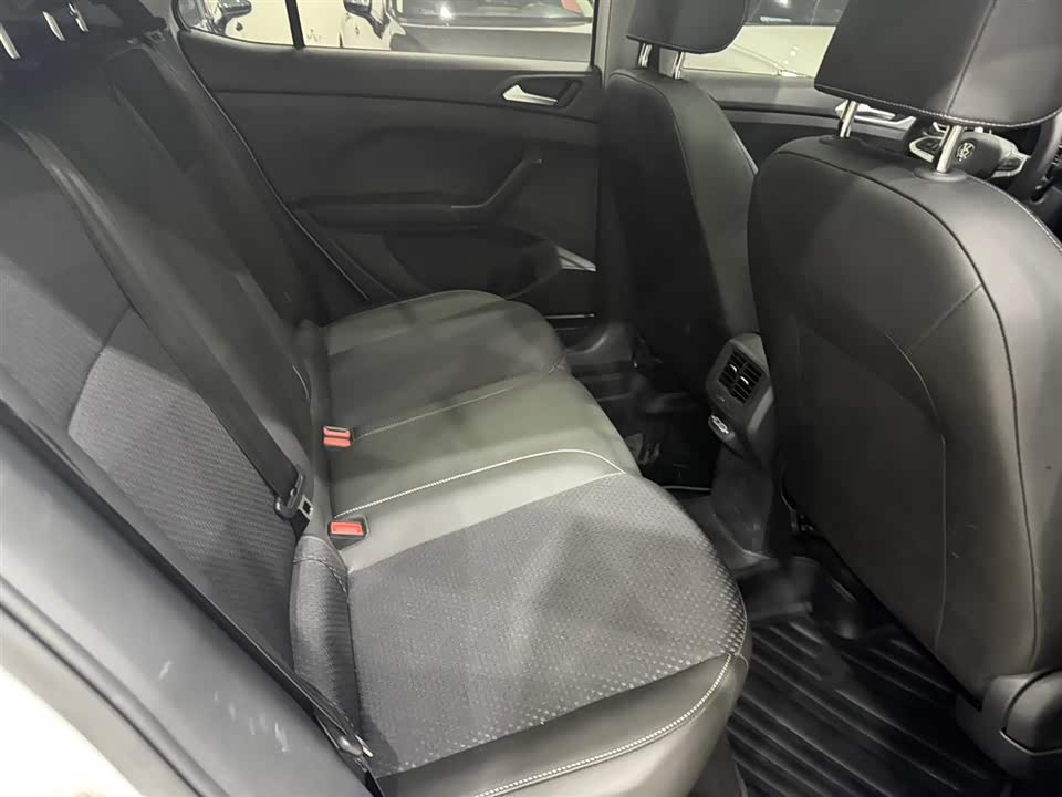 Volkswagen Exploring the shadow